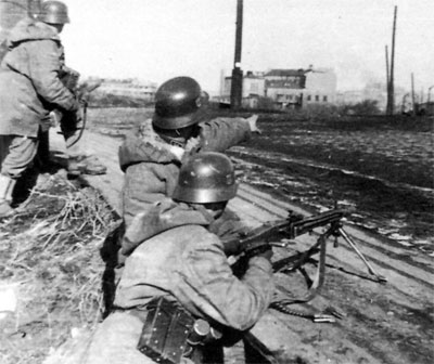 MG42 team hold a position